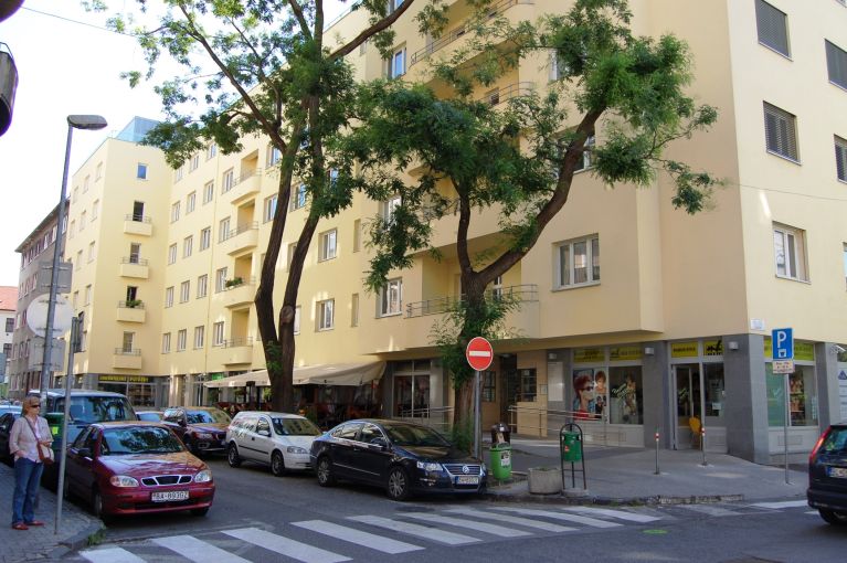 ELAG HOUSE